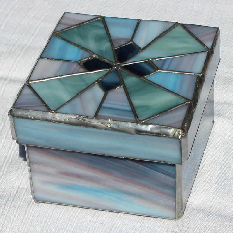 Pinwheel lidded box